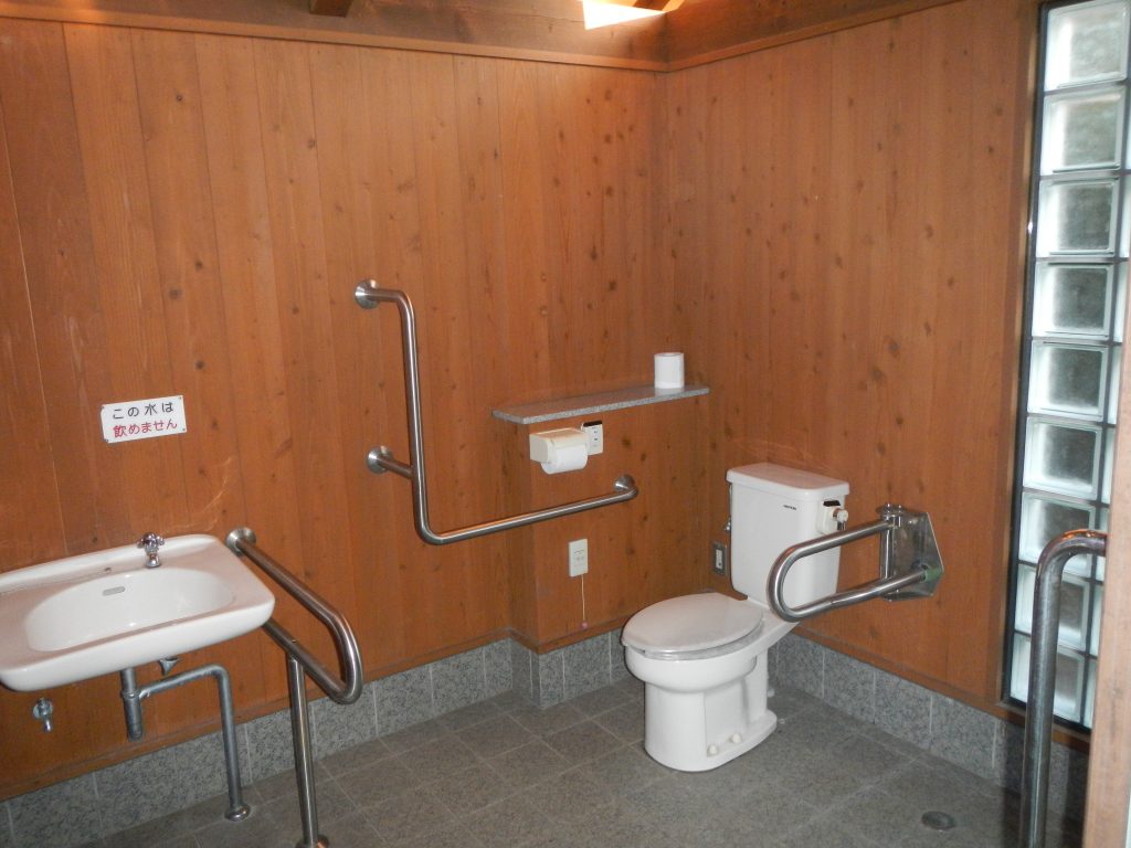 大麻山キャンプ場のトイレ
